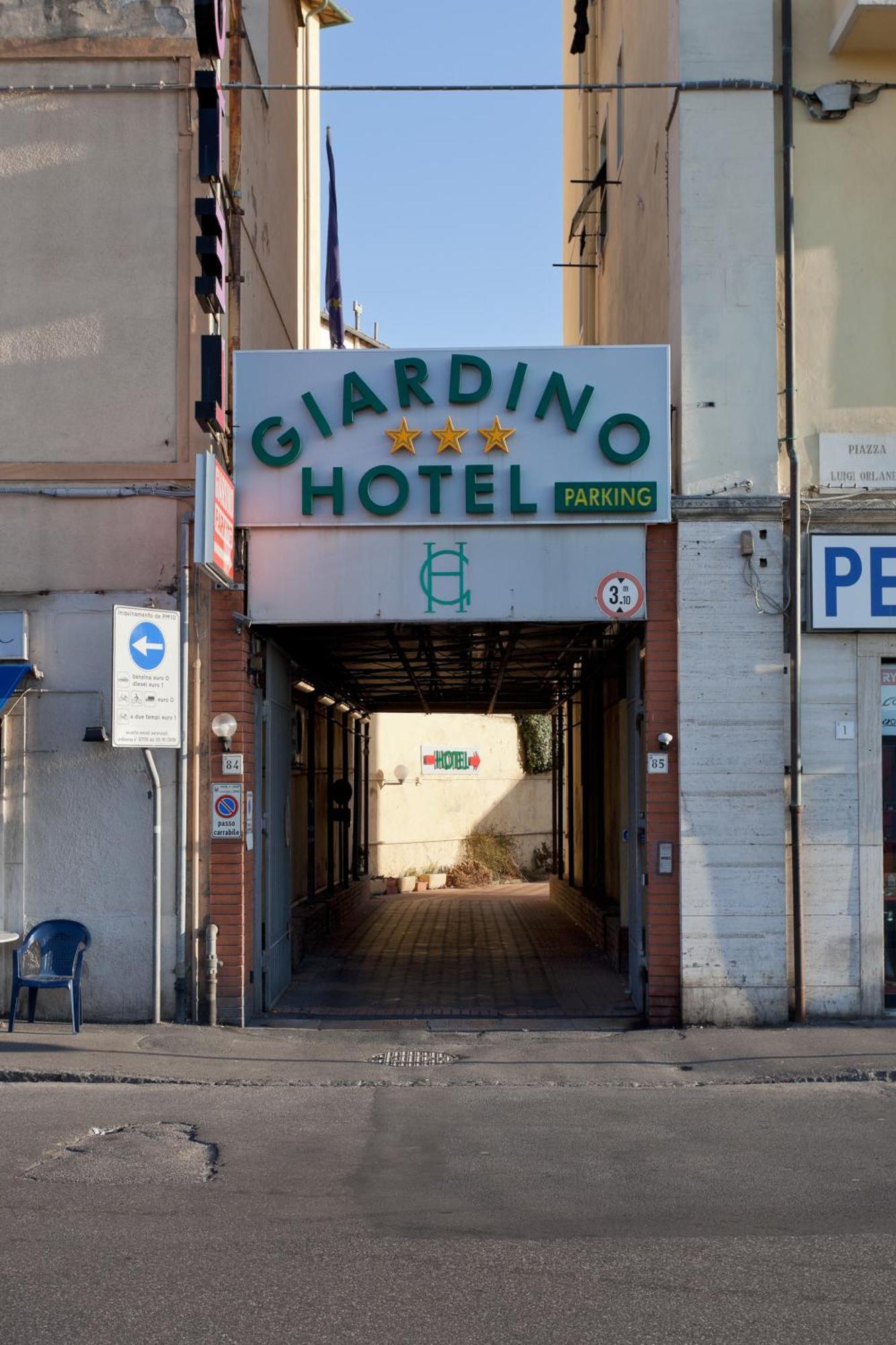 Parking Hotel Giardino Ливорно Экстерьер фото
